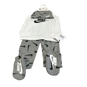Nike Infant Set in White and Gray 3pc set
